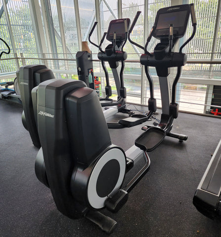 life_fitness_elevation-series-cross-trainer-discover-se3_hd