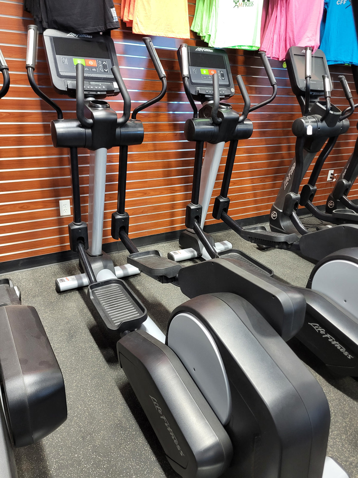 Life Fitness Integrity Elliptical INX Commercial Elliptical Crosstrainer | C Console